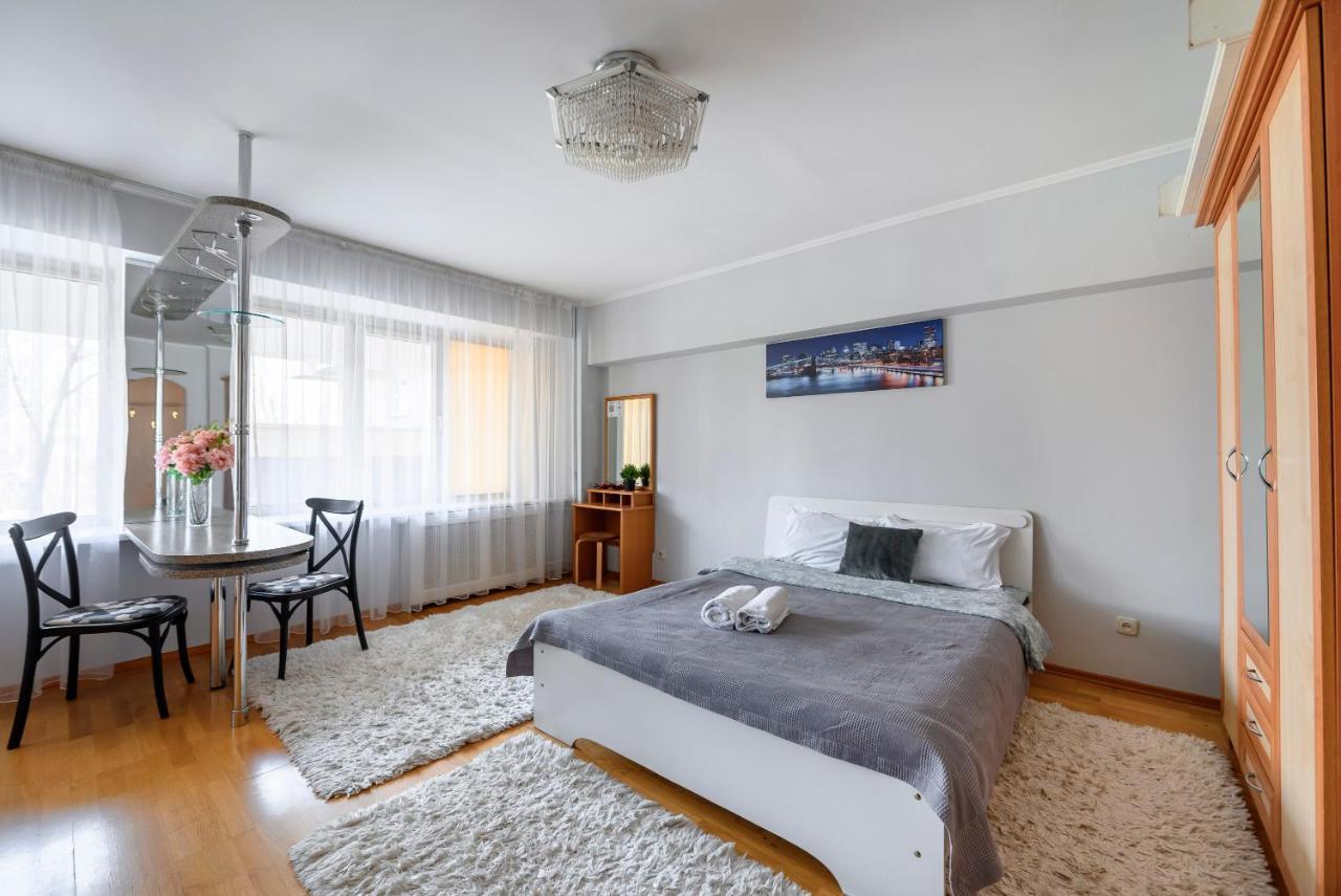 На Проспекте Ленина Appartement Alma-Ata Buitenkant foto